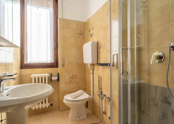 Jasmine Lilla - In With Terrace *