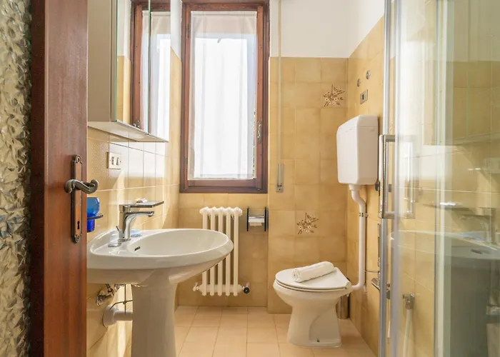 Jasmine Lilla - In With Terrace