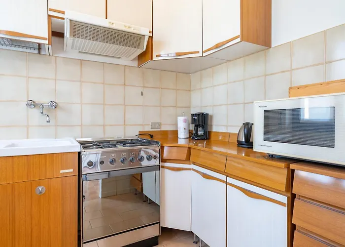 Jasmine Lilla - In With Terrace Lierna