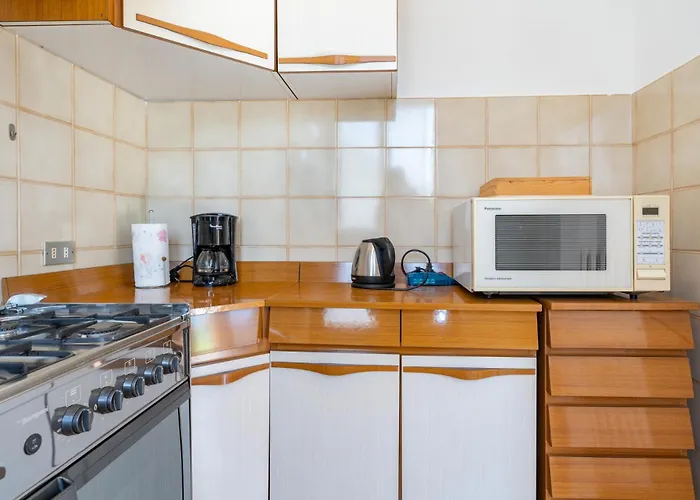 Jasmine Lilla - In With Terrace