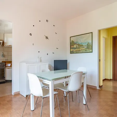 Jasmine Lilla - In With Terrace *