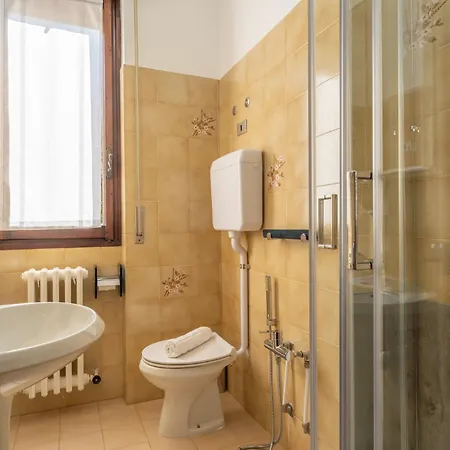 Jasmine Lilla - In With Terrace *