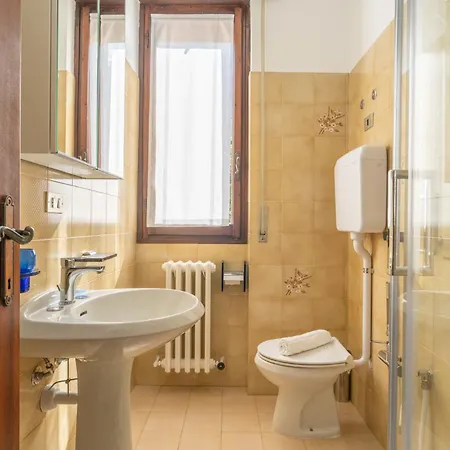 Jasmine Lilla - In With Terrace