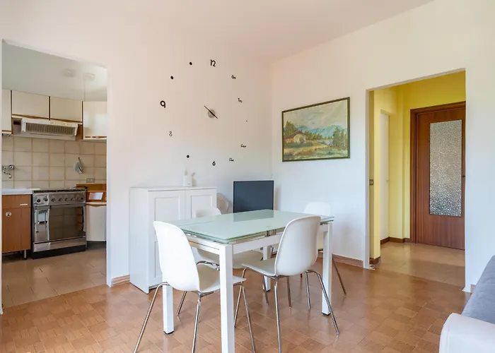 Jasmine Lilla - In With Terrace *