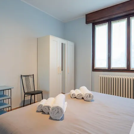 Jasmine Lilla - In With Terrace Appartement