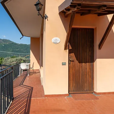 Jasmine Lilla - In With Terrace Appartement *