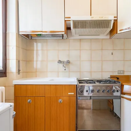 Jasmine Lilla - In With Terrace Appartement Lierna