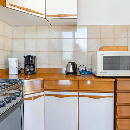 Jasmine Lilla - In With Terrace